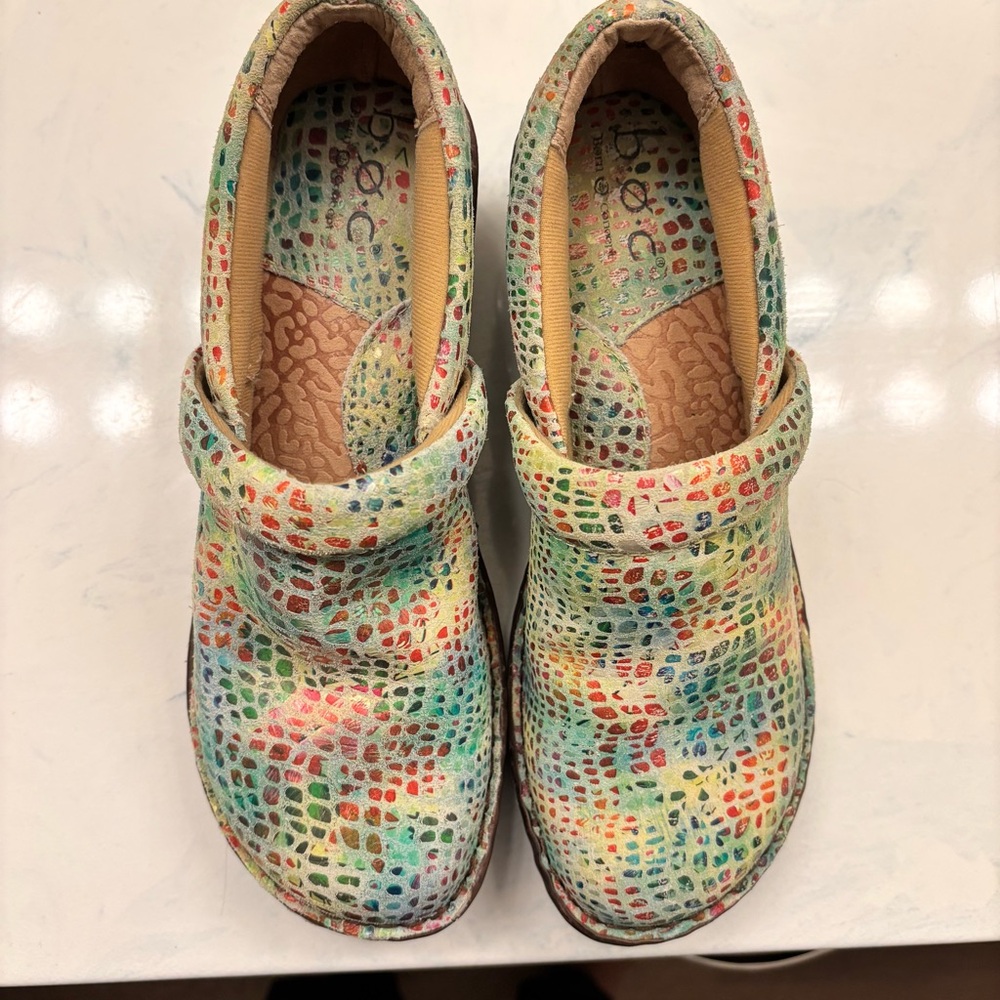 b.o.c. Women's Rare Leather Snakeskin Rainbow Clogs size 7 As New Boho Nurse